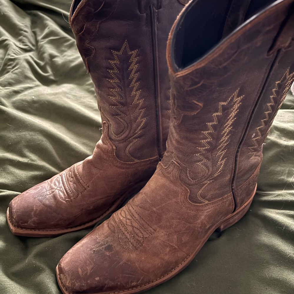 LEATHER ladies Abilene cowboy boots.  Size 9. Fantastic condition